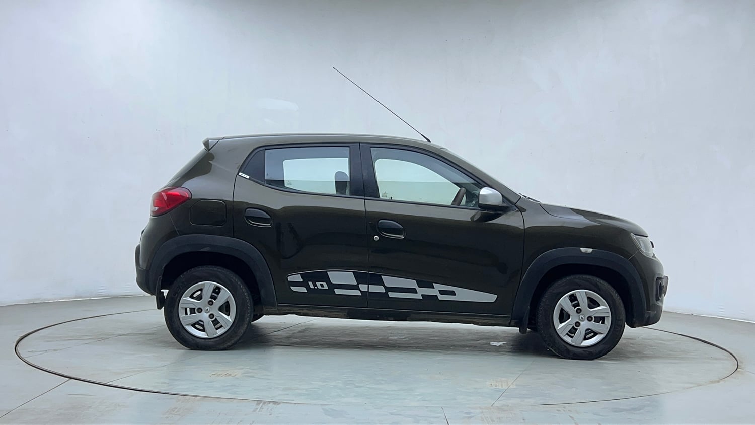 Used 2017 Renault Kwid 1.0 RXT Petrol Manual exterior RIGHT SIDE VIEW