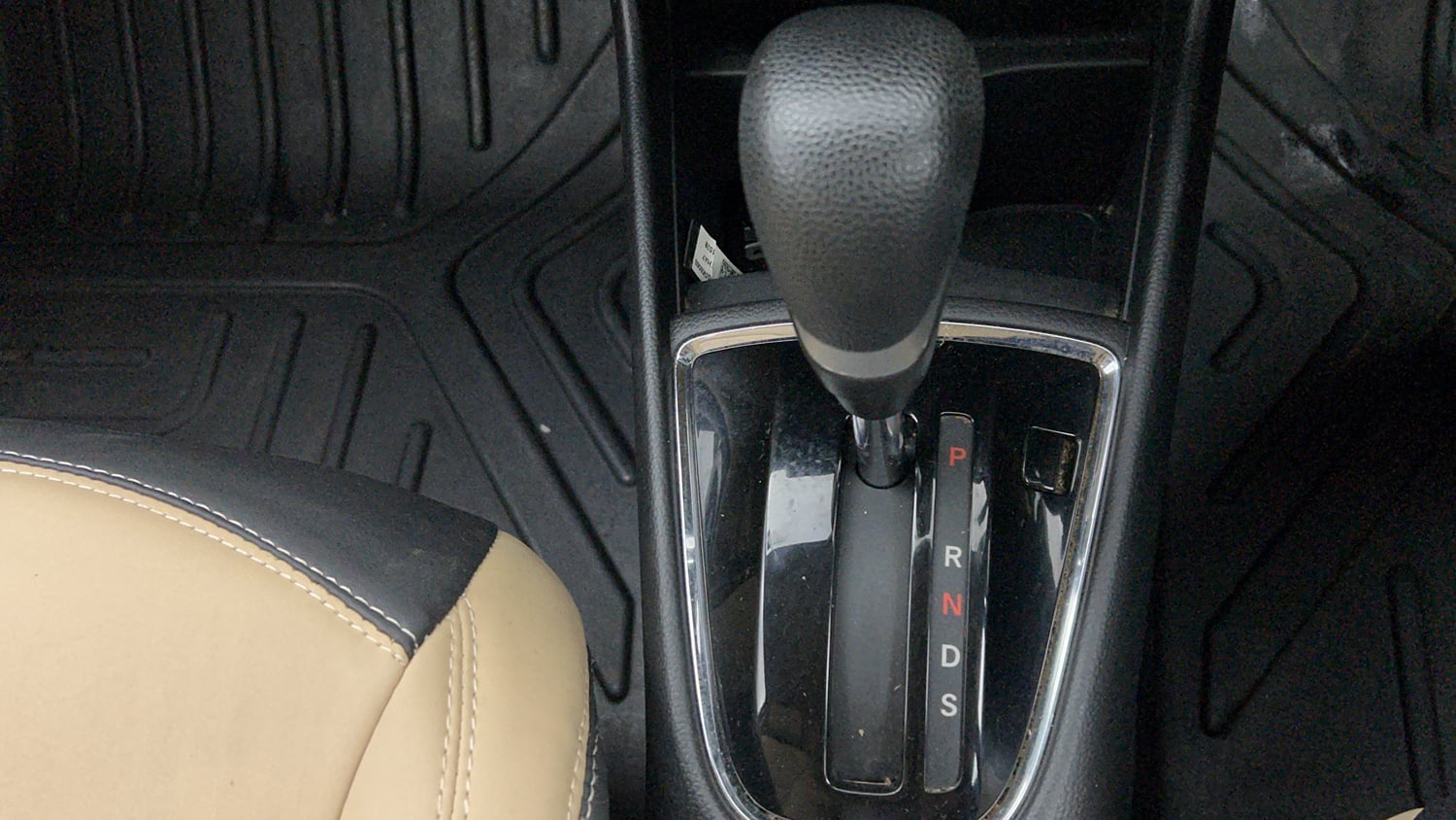 Used 2023 Honda Amaze VX CVT 1.2 Petrol Petrol Automatic interior GEAR  KNOB VIEW