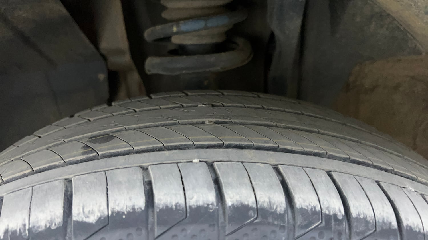Used 2025 Renault Kiger RXL Petrol Manual tyres LEFT FRONT TYRE TREAD VIEW