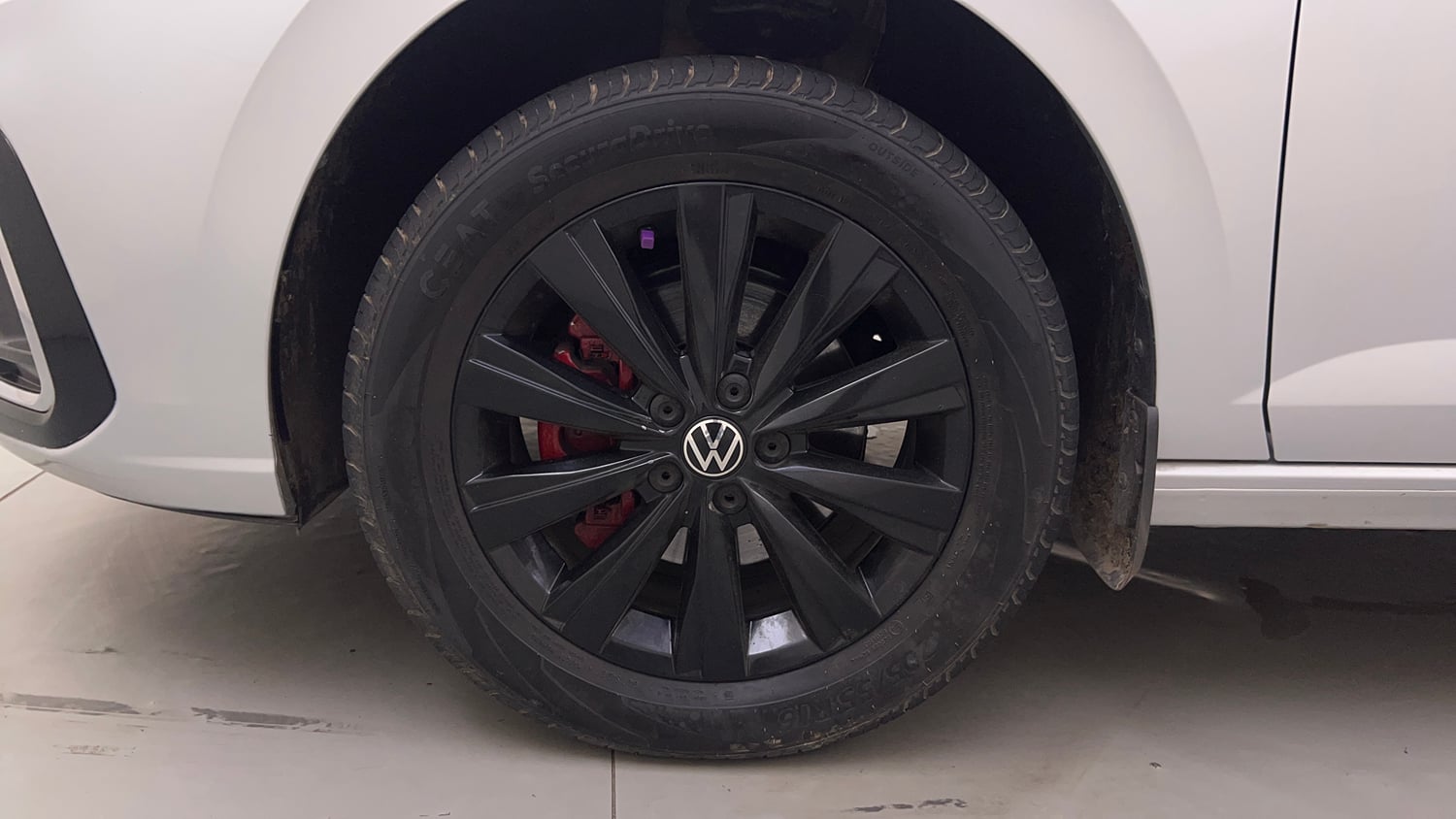 Used 2023 Volkswagen Virtus Highline 1.0 TSI MT Petrol Manual tyres LEFT FRONT TYRE RIM VIEW