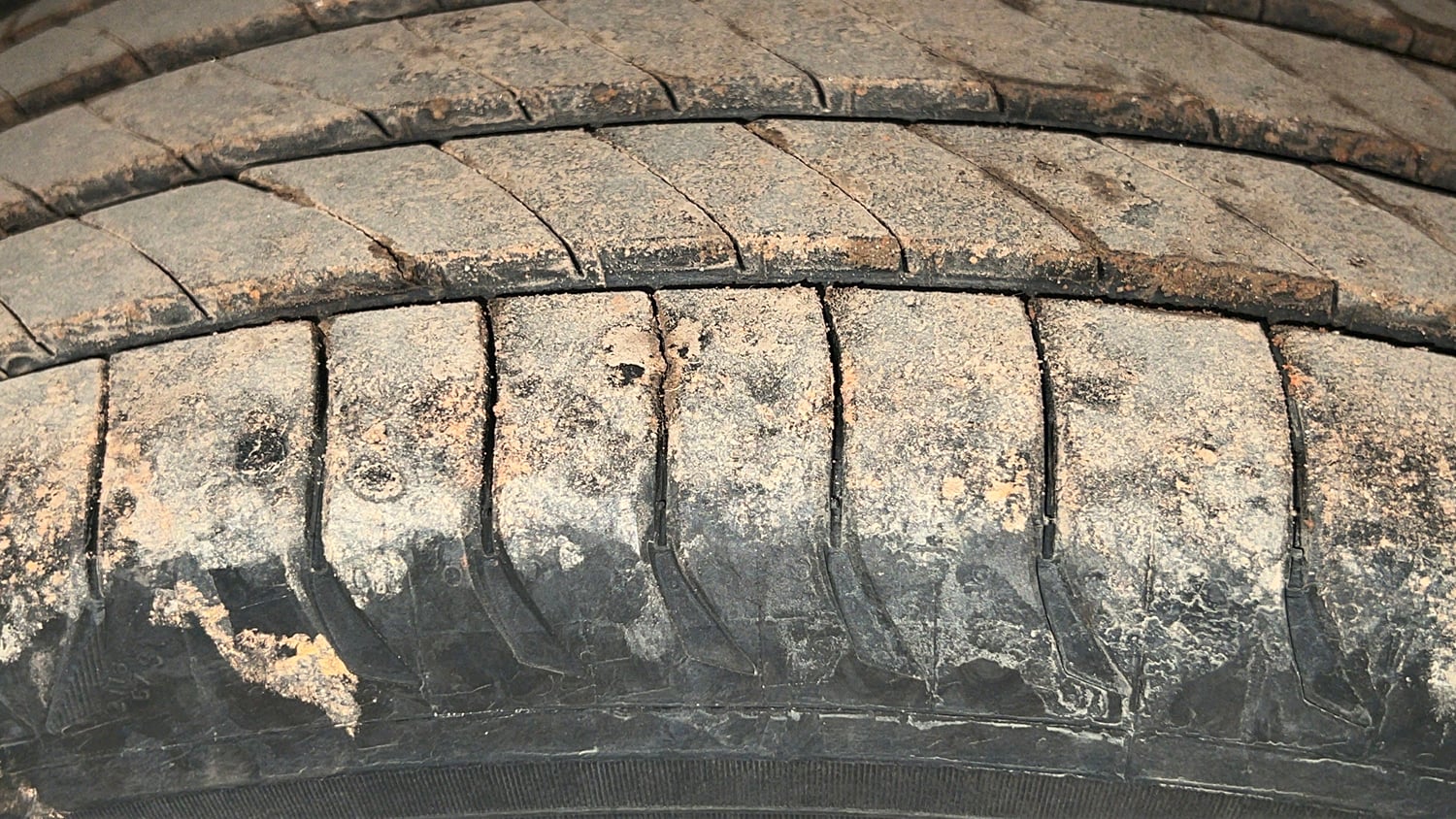 Used 2022 Maruti Suzuki Baleno Alpha AGS Petrol Automatic tyres RIGHT REAR TYRE TREAD VIEW