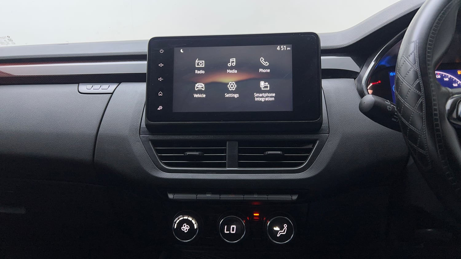 Used 2022 Renault Kiger RXZ 1.0 Turbo MT Petrol Manual top_features Integrated (in-dash) music system