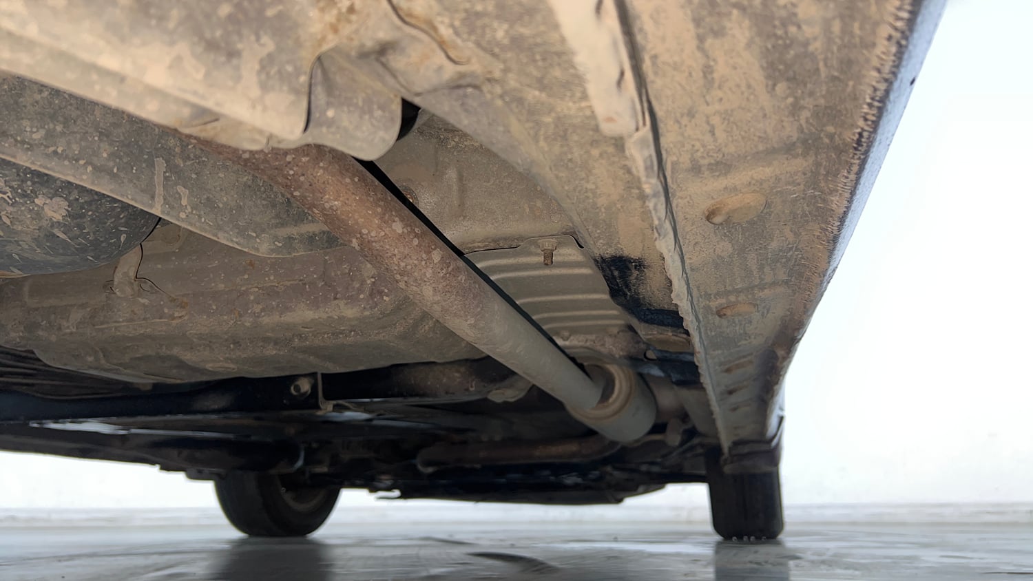 Used 2015 Honda City V Petrol Manual extra REAR RIGHT UNDERBODY VIEW