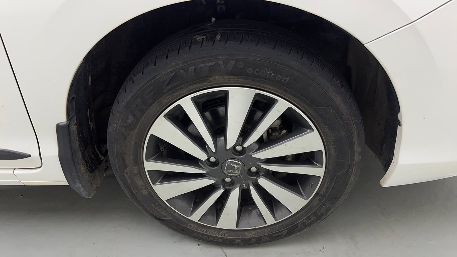 Used 2024 Honda City VX Petrol MT Petrol Manual tyres RIGHT FRONT TYRE RIM VIEW