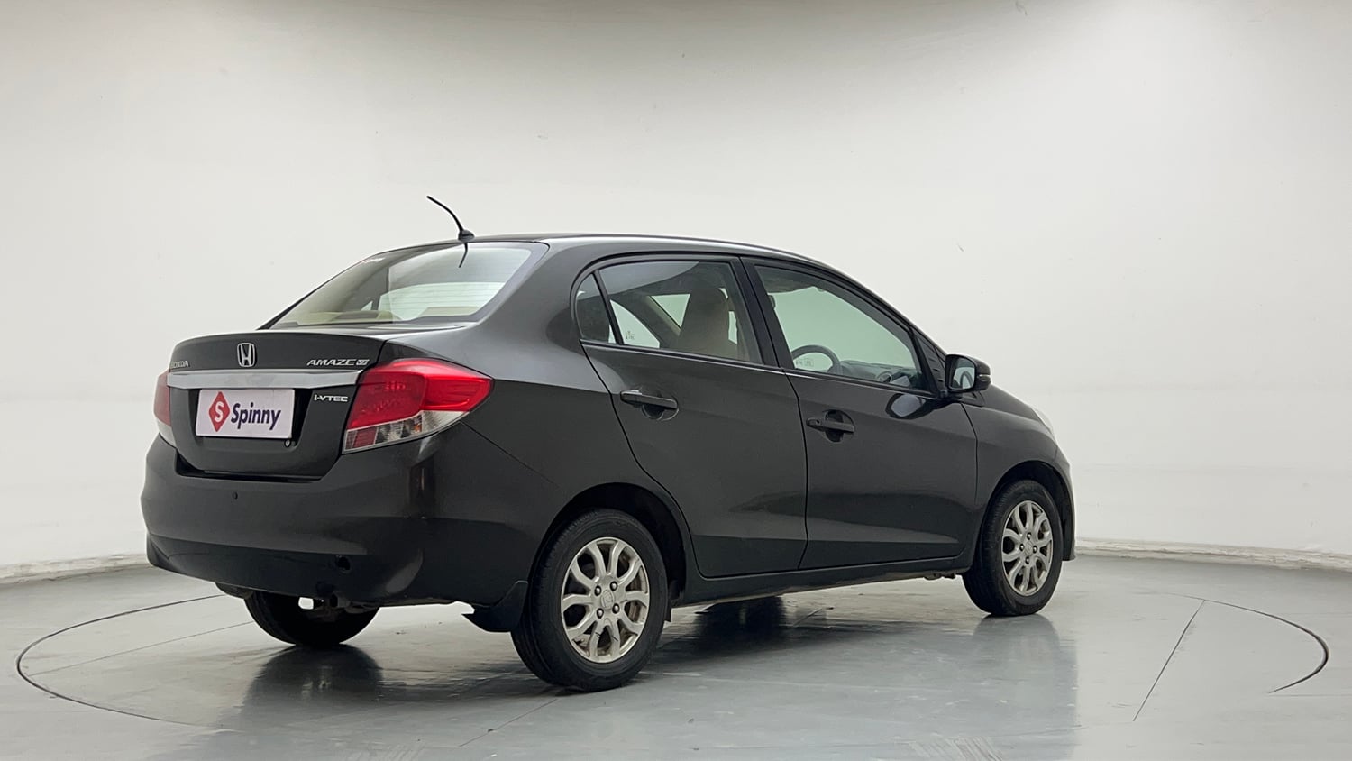 Used 2015 Honda Amaze 1.2 VX i-VTEC Petrol Manual exterior RIGHT REAR CORNER VIEW