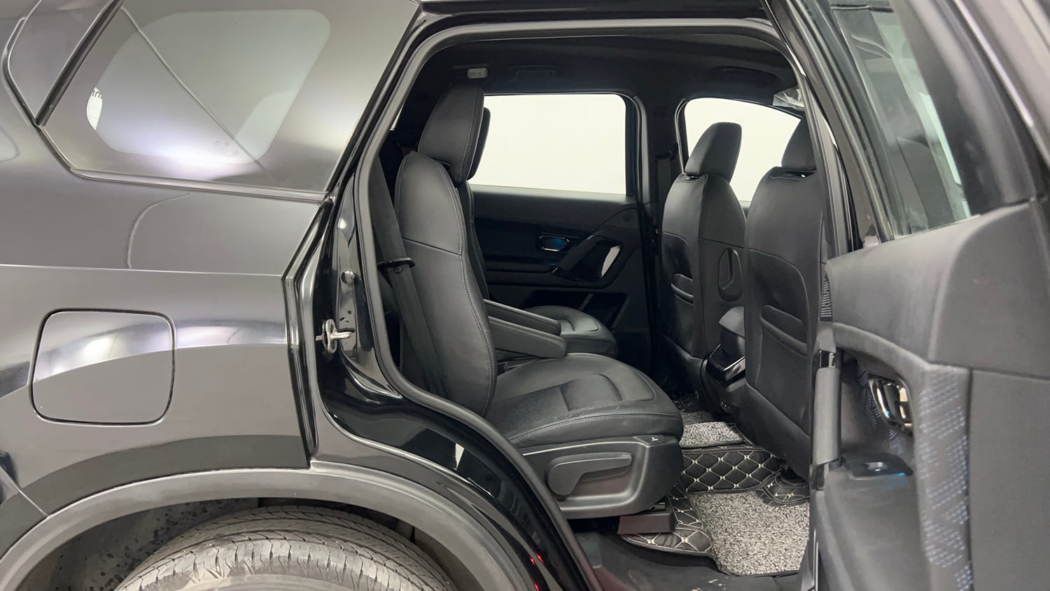Used 2022 Tata Safari XZA Plus 6 S Dark Edition Diesel Automatic interior RIGHT SIDE REAR DOOR CABIN VIEW