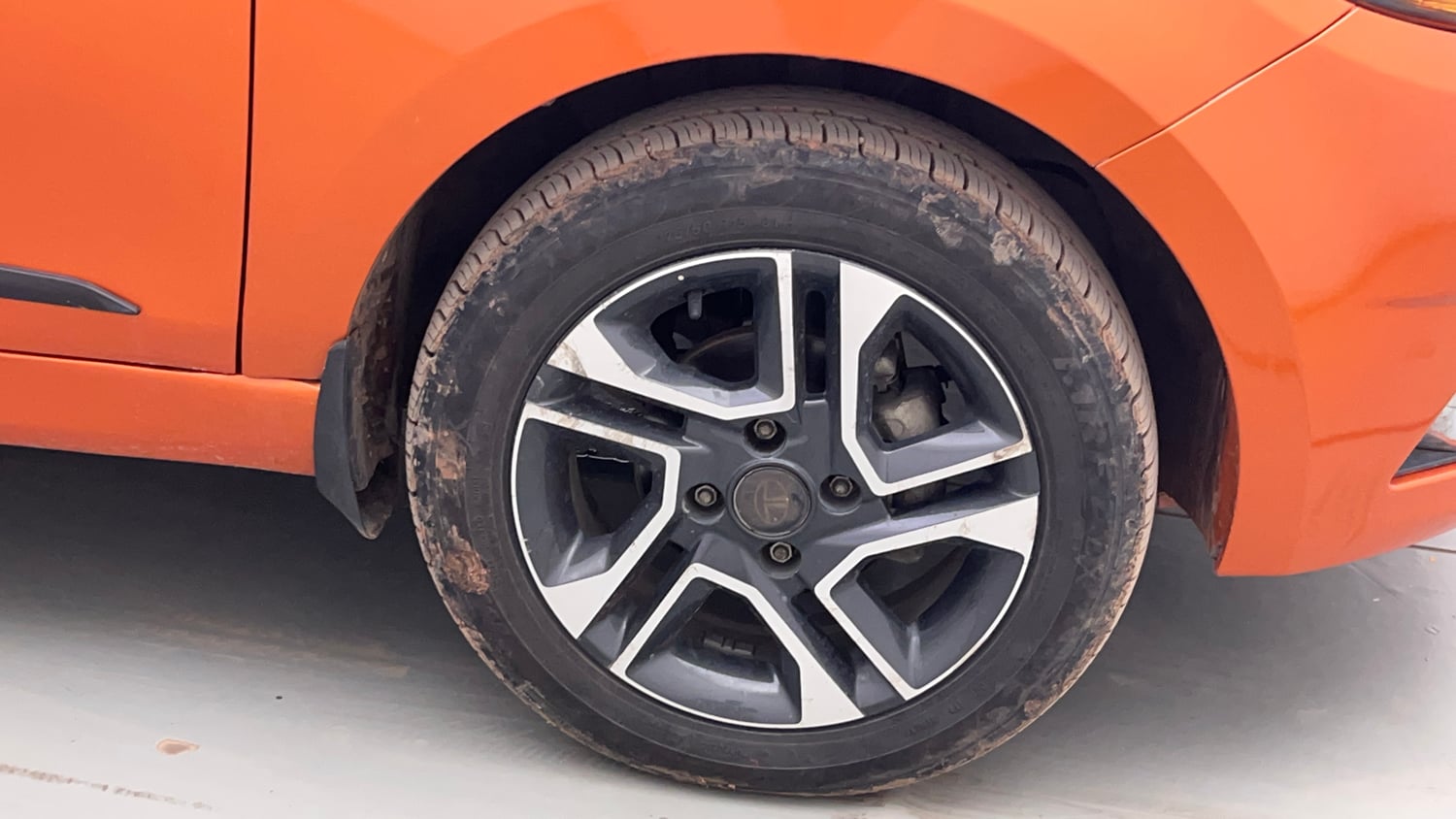 Used 2019 Tata Tiago Revotron XZ Plus Petrol Manual tyres RIGHT FRONT TYRE RIM VIEW