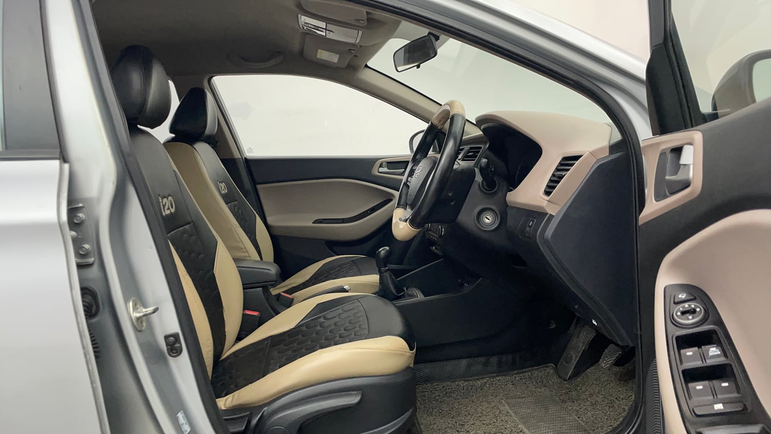 Used 2018 Hyundai Elite i20 Asta 1.2 Petrol Manual interior RIGHT SIDE FRONT DOOR CABIN VIEW