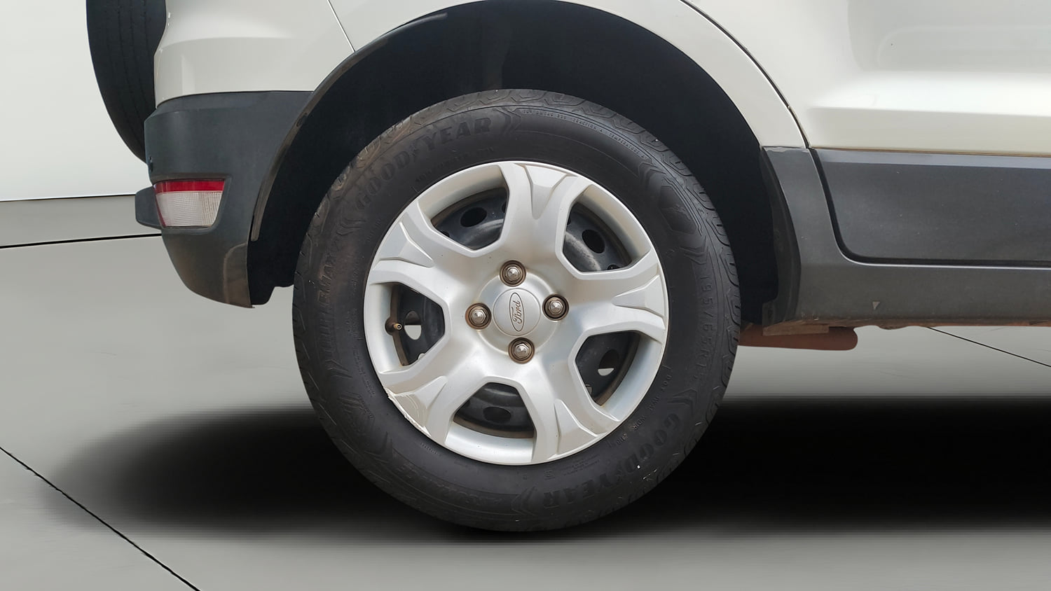 Used 2014 Ford EcoSport Trend 1.5 Ti-VCT Petrol Manual tyres RIGHT REAR TYRE RIM VIEW