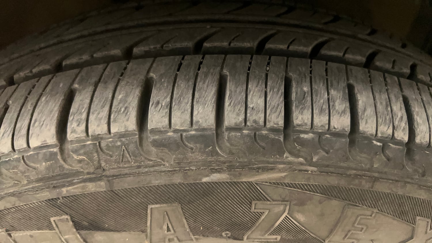 Used 2015 Maruti Suzuki Celerio VXi AMT Petrol Automatic tyres RIGHT FRONT TYRE TREAD VIEW