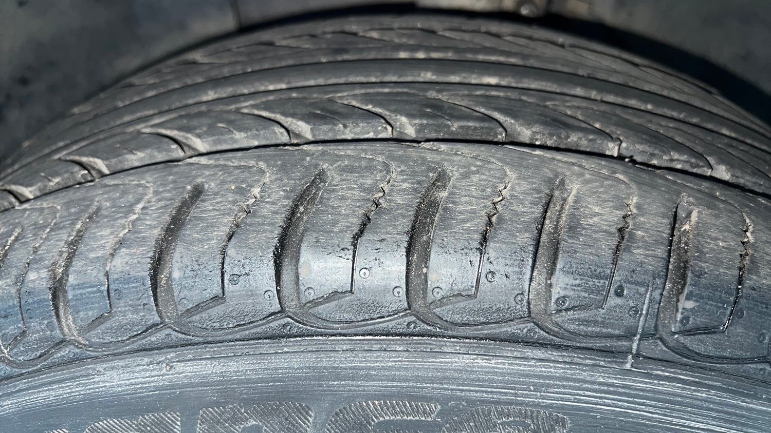 Used 2020 Ford EcoSport Titanium Plus 1.5L Ti-VCT AT Petrol Automatic tyres LEFT FRONT TYRE TREAD VIEW