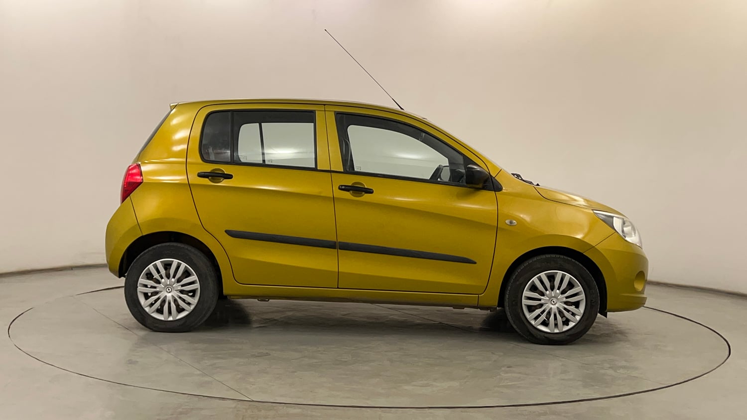 Used 2015 Maruti Suzuki Celerio VXi AMT Petrol Automatic exterior RIGHT SIDE VIEW