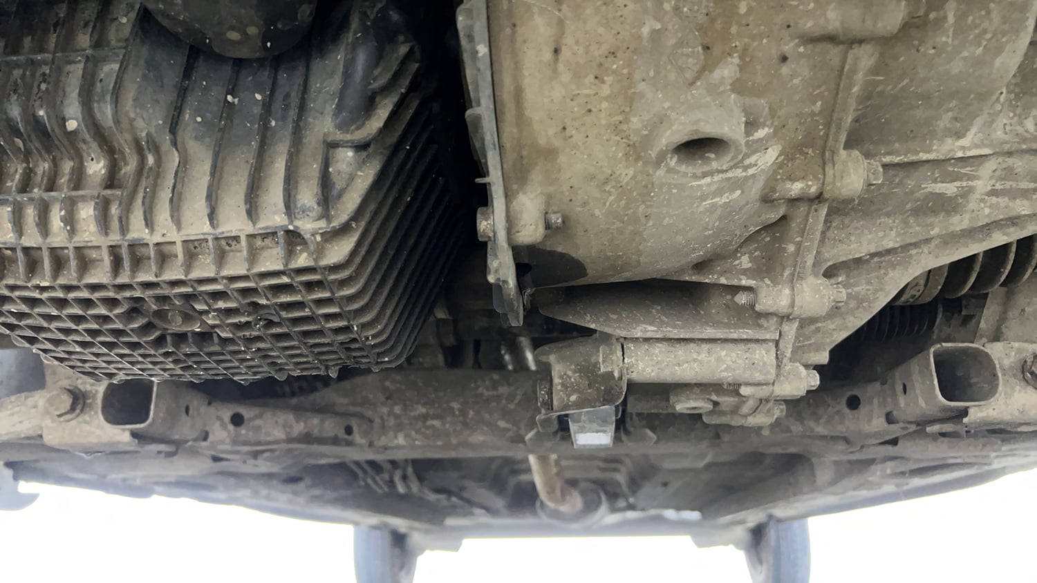 Used 2017 Renault Kwid 1.0 RXT Petrol Manual extra FRONT LEFT UNDERBODY VIEW