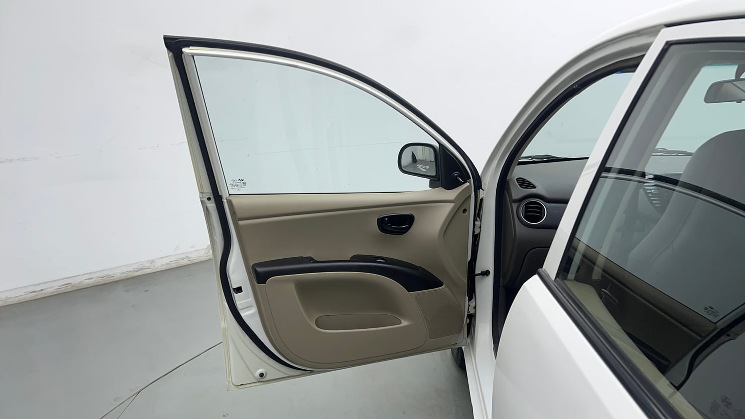 Used 2015 Hyundai i10 Magna 1.1 iRDE2 Petrol Manual interior LEFT FRONT DOOR OPEN VIEW