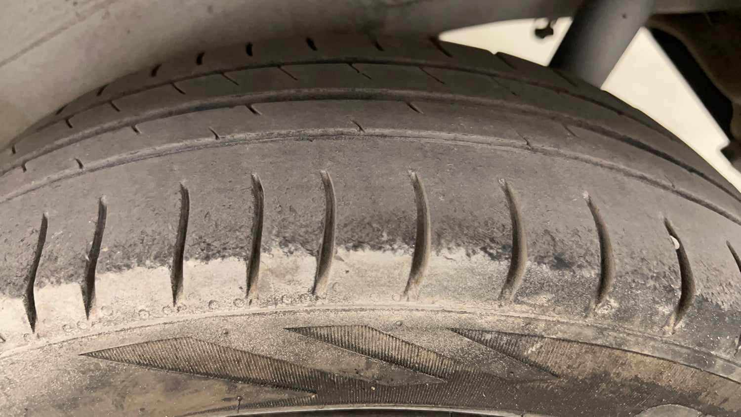 Used 2017 Maruti Suzuki Wagon R Vxi (ABS-Airbag) Petrol Manual tyres LEFT REAR TYRE TREAD VIEW