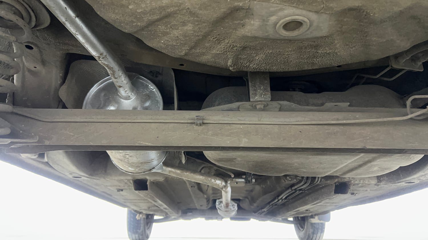 Used 2017 Renault Kwid 1.0 RXT Petrol Manual extra REAR UNDERBODY VIEW (TAKEN FROM REAR)