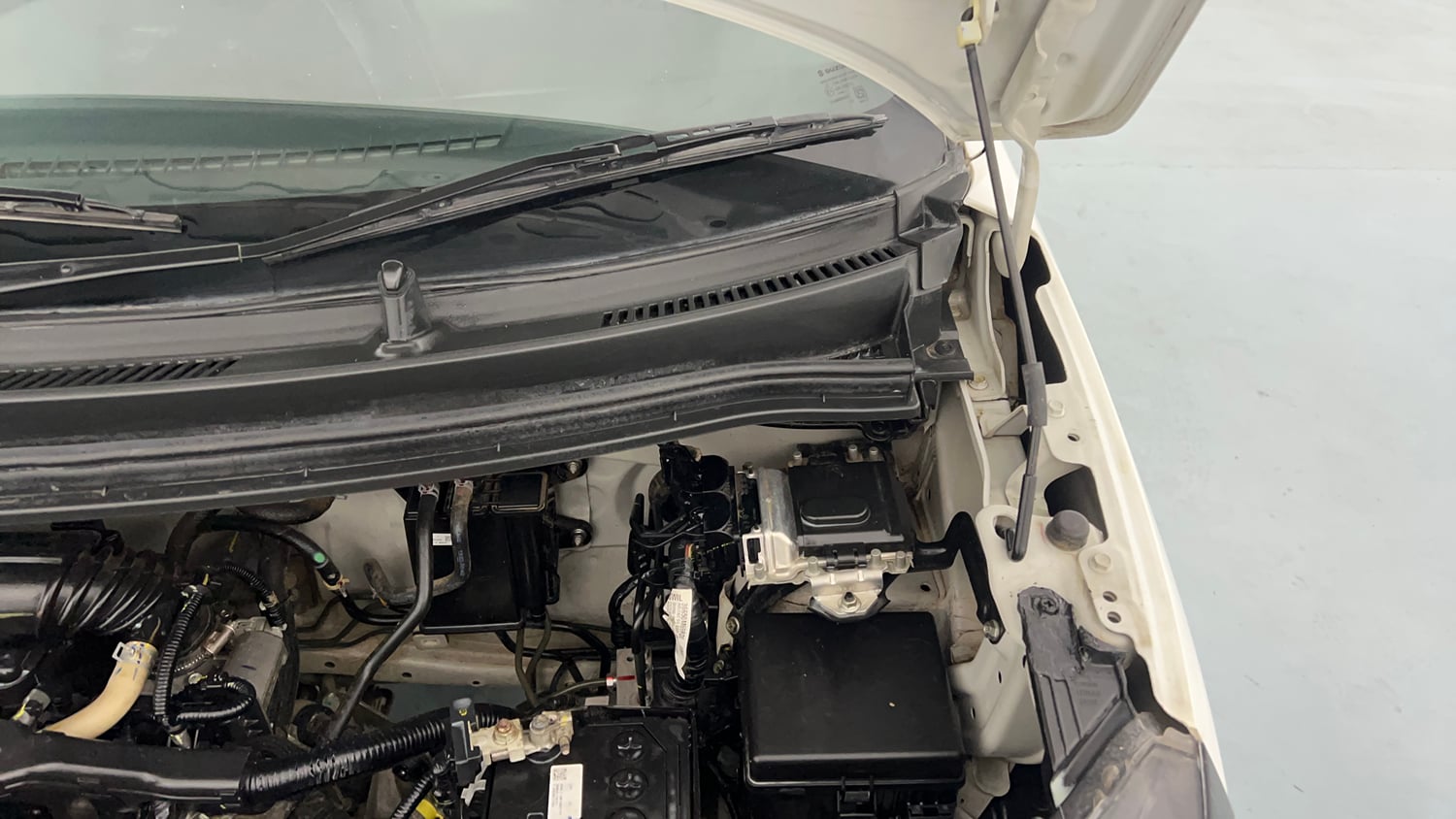 Used 2024 Maruti Suzuki Wagon R ZXI Plus 1.2 Petrol Manual engine ENGINE LEFT SIDE HINGE & APRON VIEW