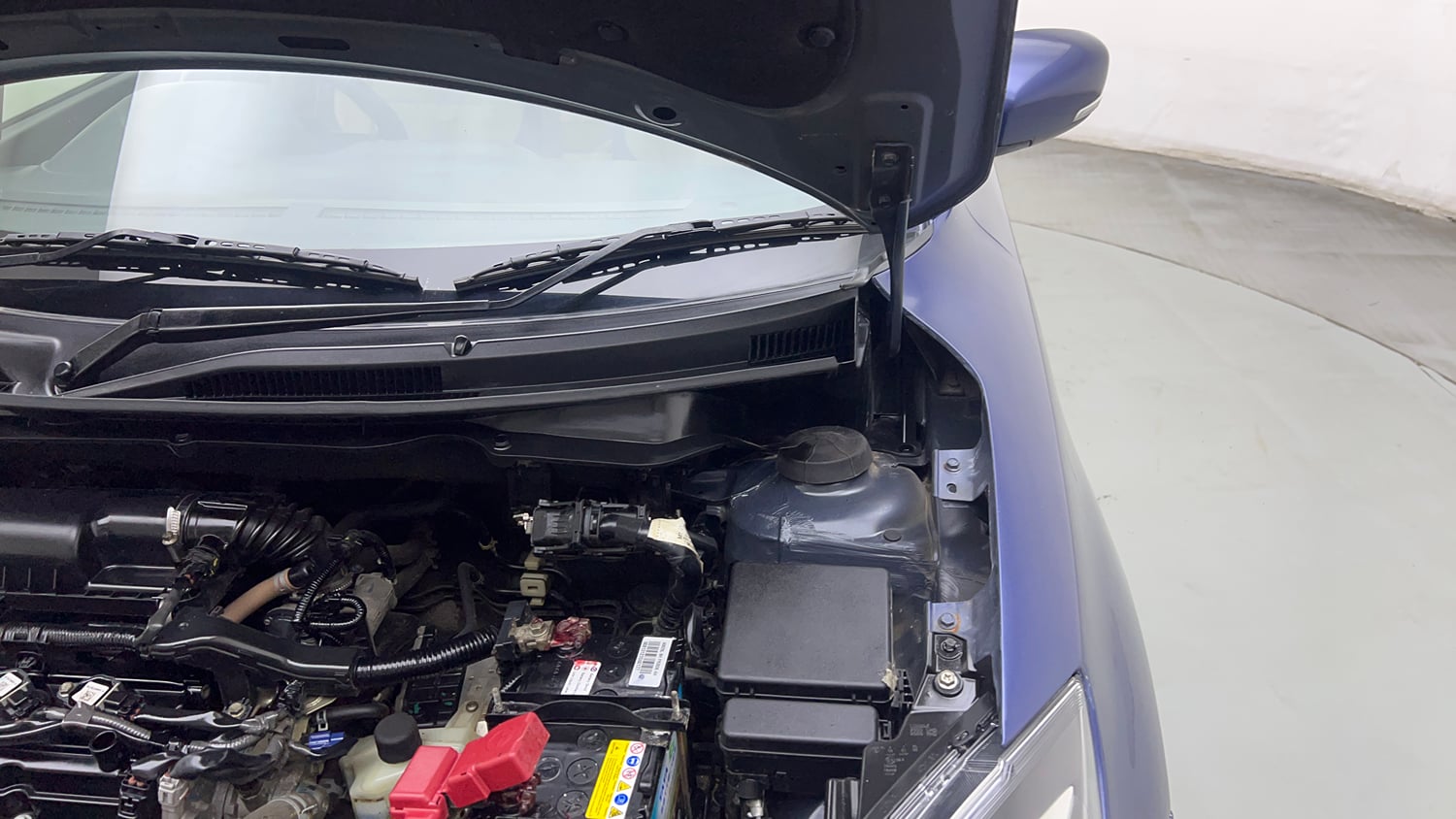 Used 2019 Maruti Suzuki Dzire ZXi Plus AMT Petrol Automatic engine ENGINE LEFT SIDE HINGE & APRON VIEW