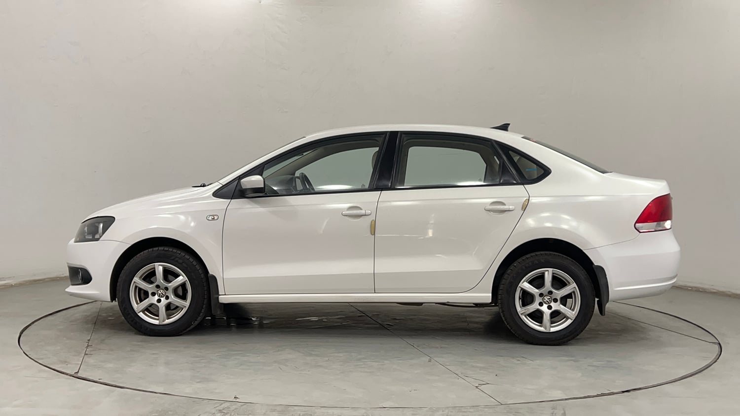 Used 2013 Volkswagen Vento Highline Petrol Petrol Manual exterior LEFT SIDE VIEW