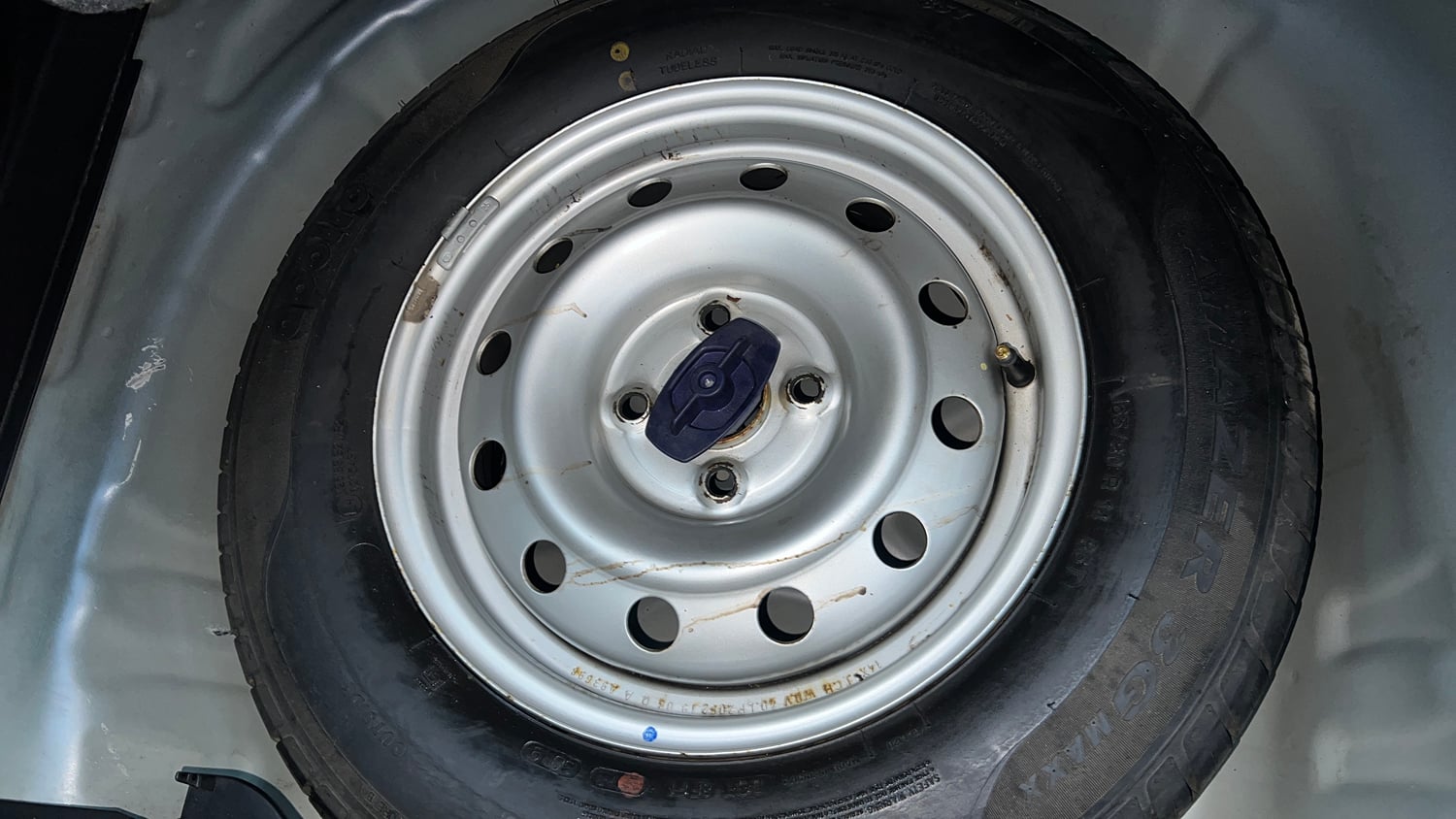 Used 2019 Maruti Suzuki Swift LXi Petrol Manual tyres SPARE TYRE VIEW