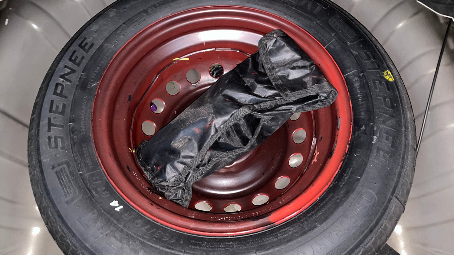 Used 2023 Renault Kwid RXL (O) 1.0 Petrol Manual tyres SPARE TYRE VIEW