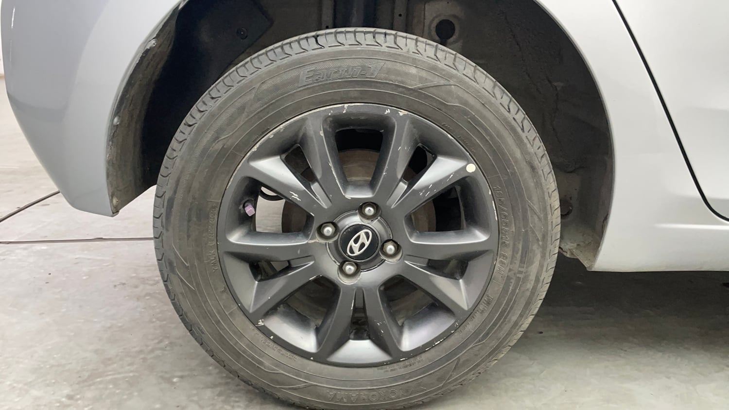 Used 2018 Hyundai Elite i20 Asta 1.2 Petrol Manual tyres RIGHT REAR TYRE RIM VIEW
