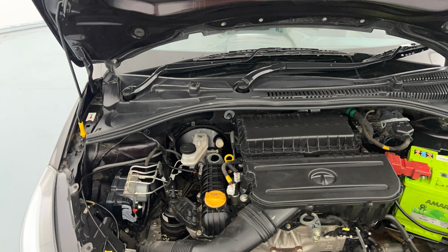 Used 2023 Tata Tiago XZ Plus Petrol Manual engine ENGINE RIGHT SIDE HINGE & APRON VIEW