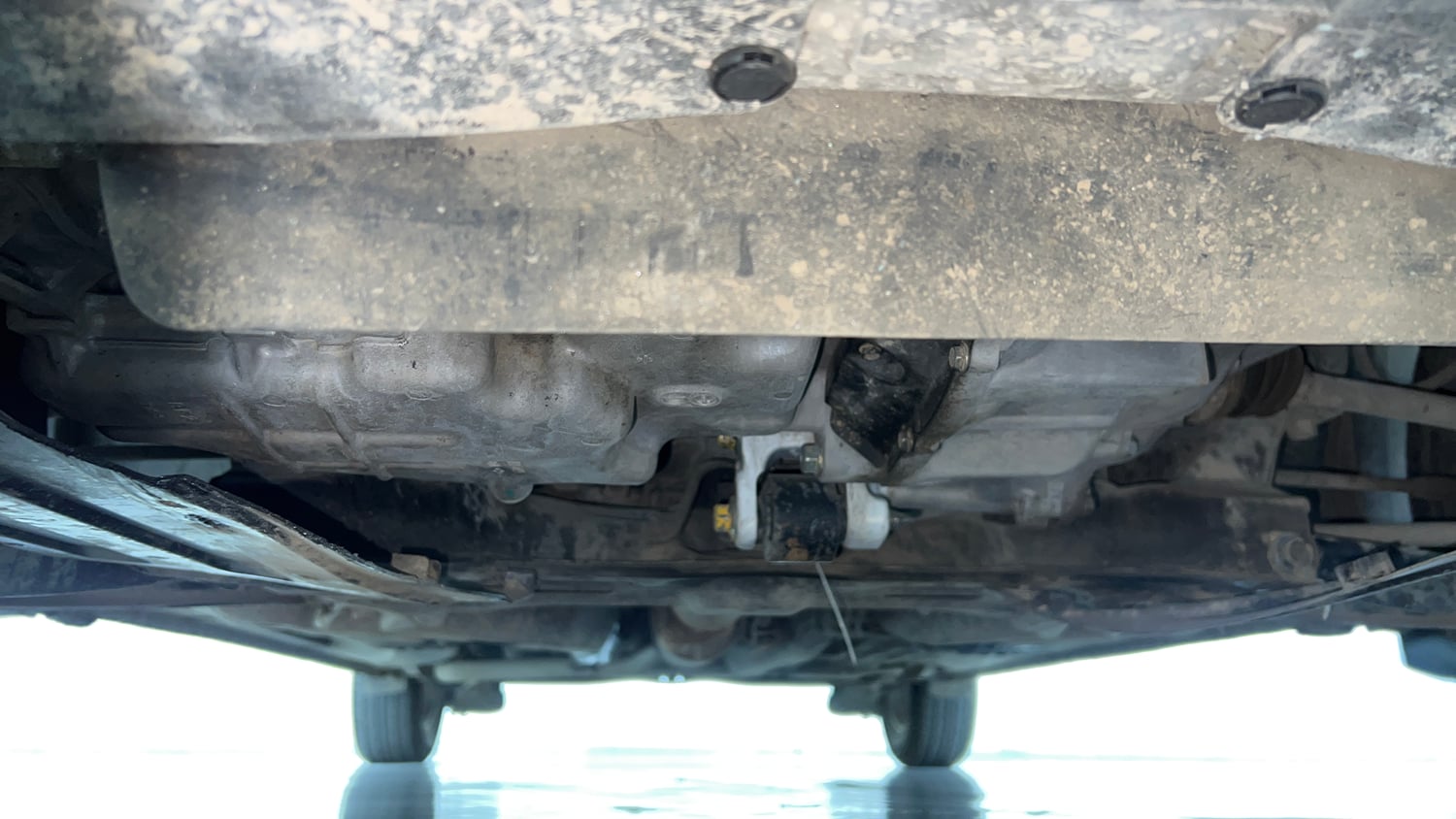Used 2015 Honda Amaze 1.2 VX i-VTEC Petrol Manual extra FRONT LEFT UNDERBODY VIEW