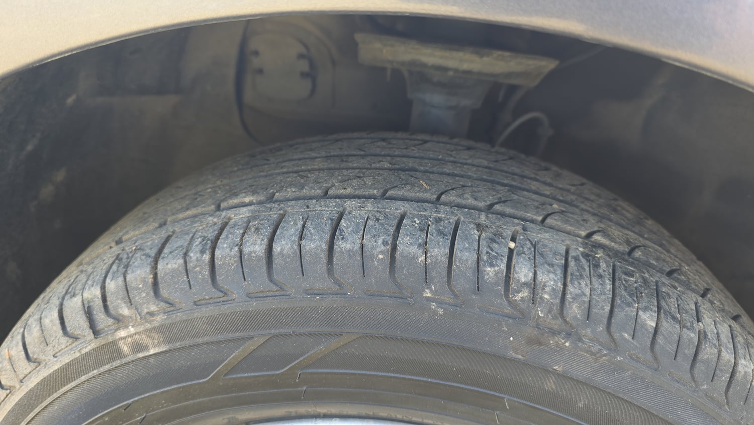 Used 2017 Hyundai Elite i20 Sportz 1.2 Petrol Manual tyres LEFT FRONT TYRE TREAD VIEW