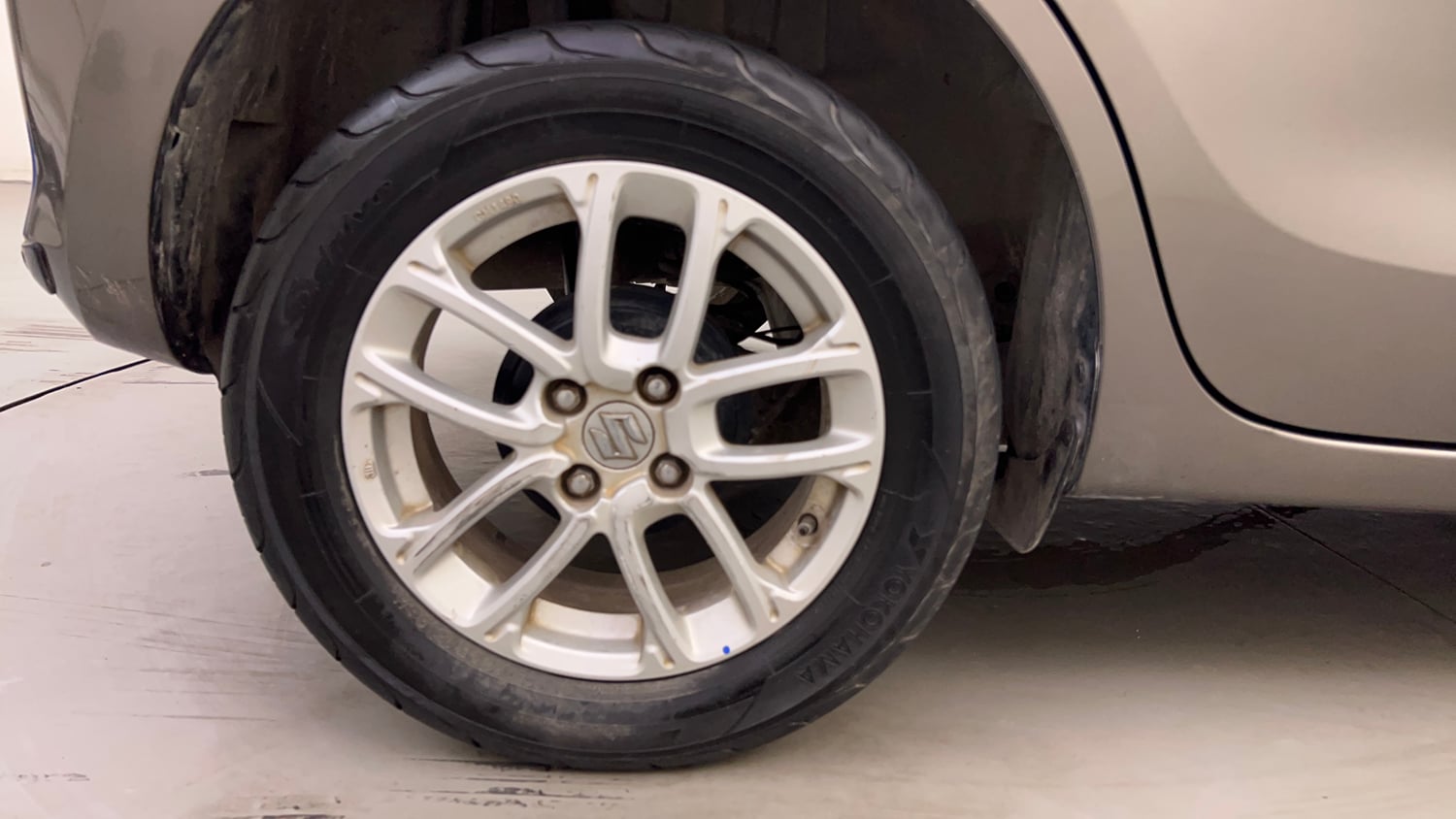Used 2018 Maruti Suzuki Swift ZXi AMT Petrol Automatic tyres RIGHT REAR TYRE RIM VIEW