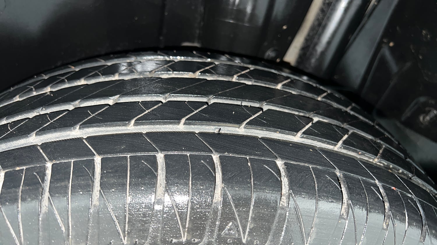 Used 2022 maruti-suzuki Vitara Brezza ZXi Plus Petrol Manual tyres LEFT REAR TYRE TREAD VIEW