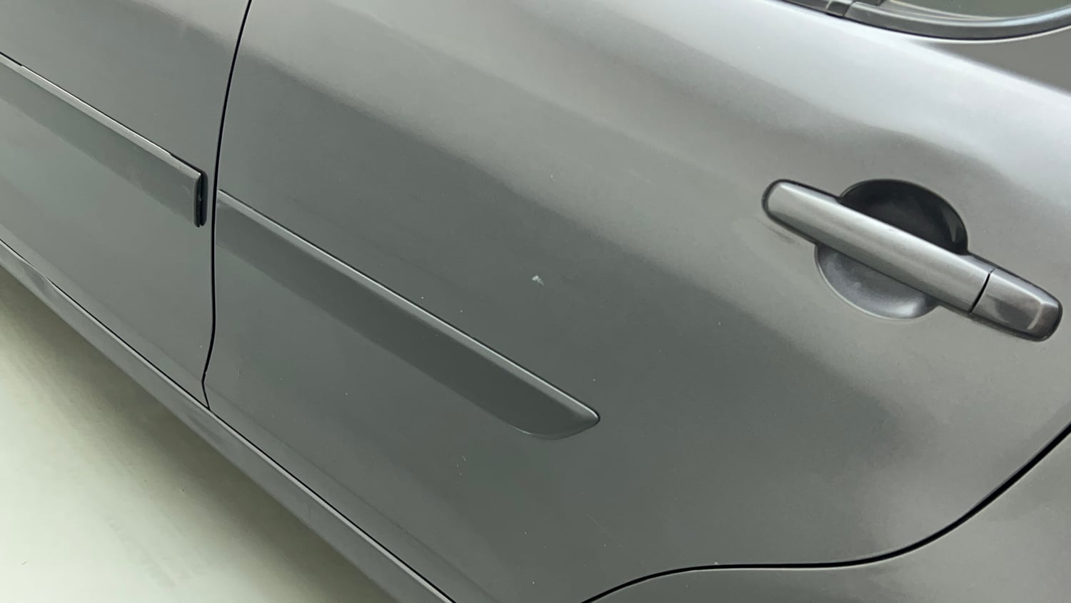 Used 2015 Maruti Suzuki Swift VXi Petrol Manual dents MINOR SCRATCH