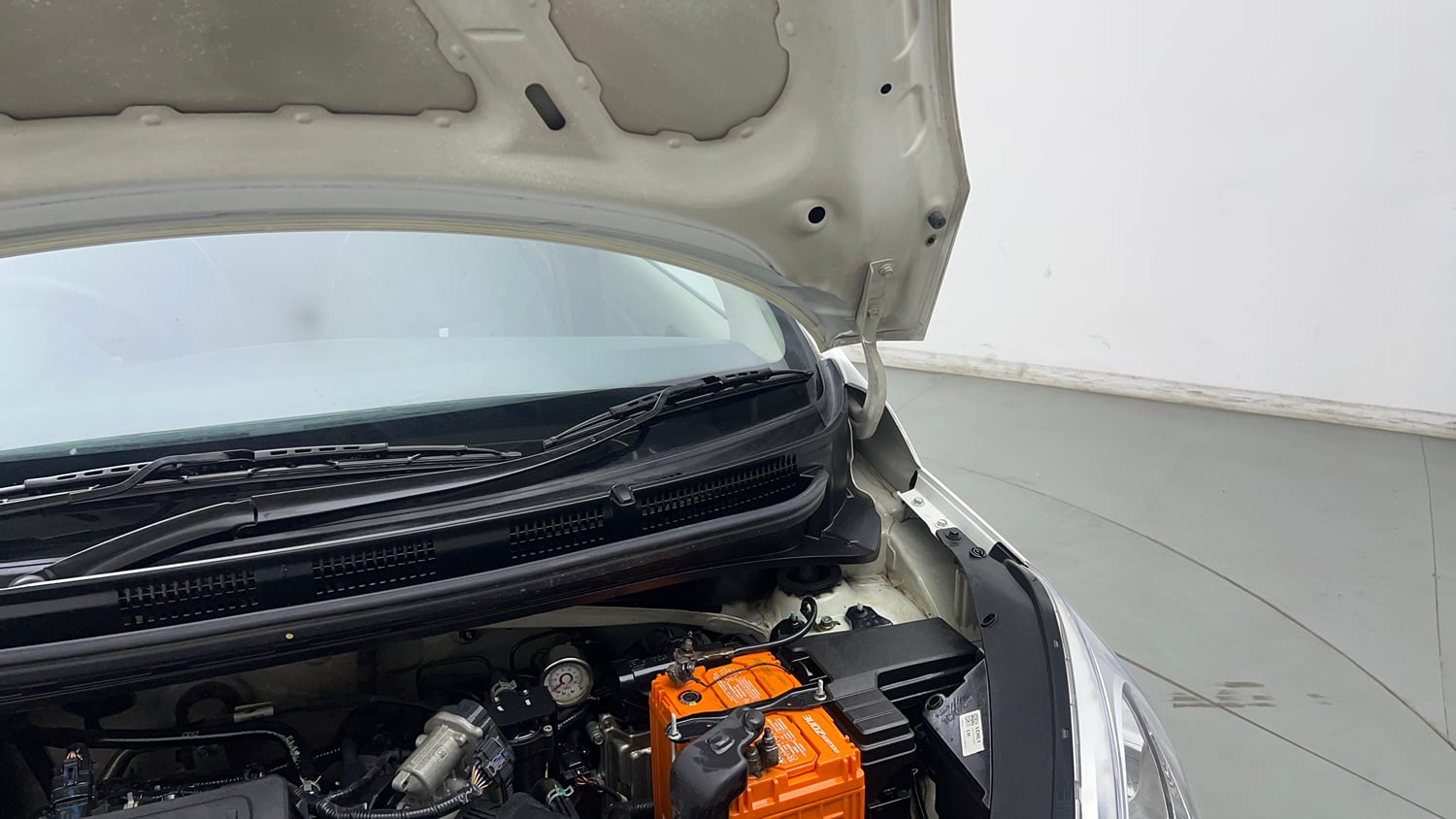 Used 2022 hyundai Santro Sportz Executive CNG Cng Manual engine ENGINE LEFT SIDE HINGE & APRON VIEW