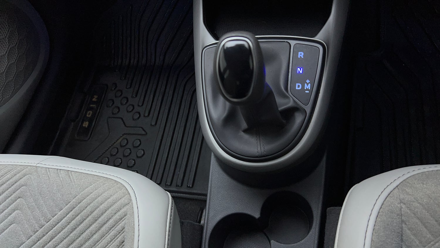 Used 2024 Hyundai Grand i10 Nios Magna 1.2 Kappa AMT Petrol Automatic interior GEAR  KNOB VIEW