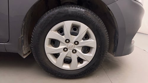 Used 2015 Hyundai Elite i20 Sportz 1.2 Petrol Manual tyres RIGHT FRONT TYRE RIM VIEW