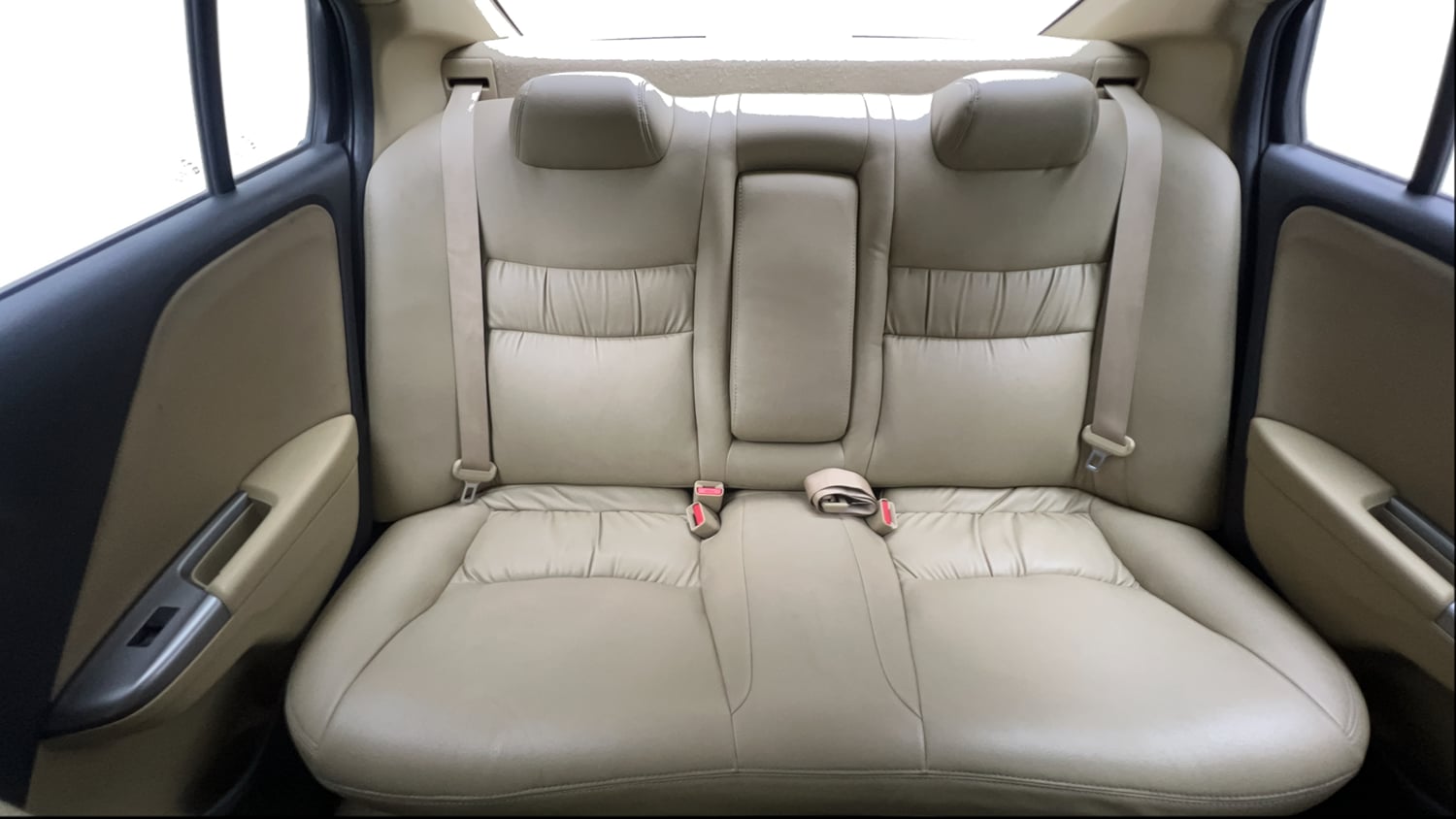 Used 2015 Honda City V Petrol Manual interior REAR SEAT CONDITION VIEW