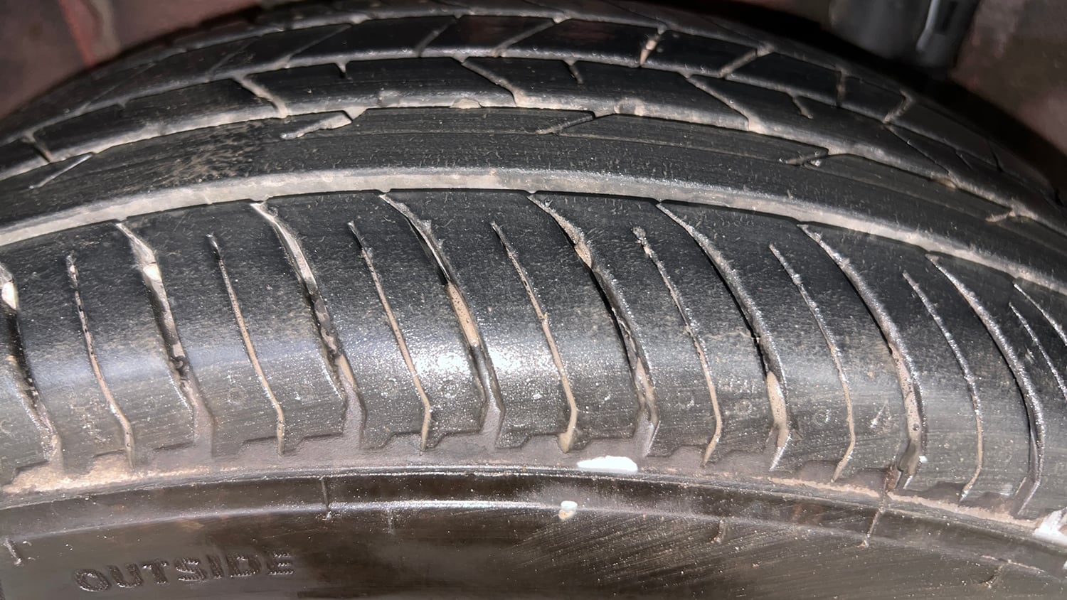 Used 2023 Renault Kiger RXZ AMT Dual Tone Petrol Automatic tyres RIGHT REAR TYRE TREAD VIEW