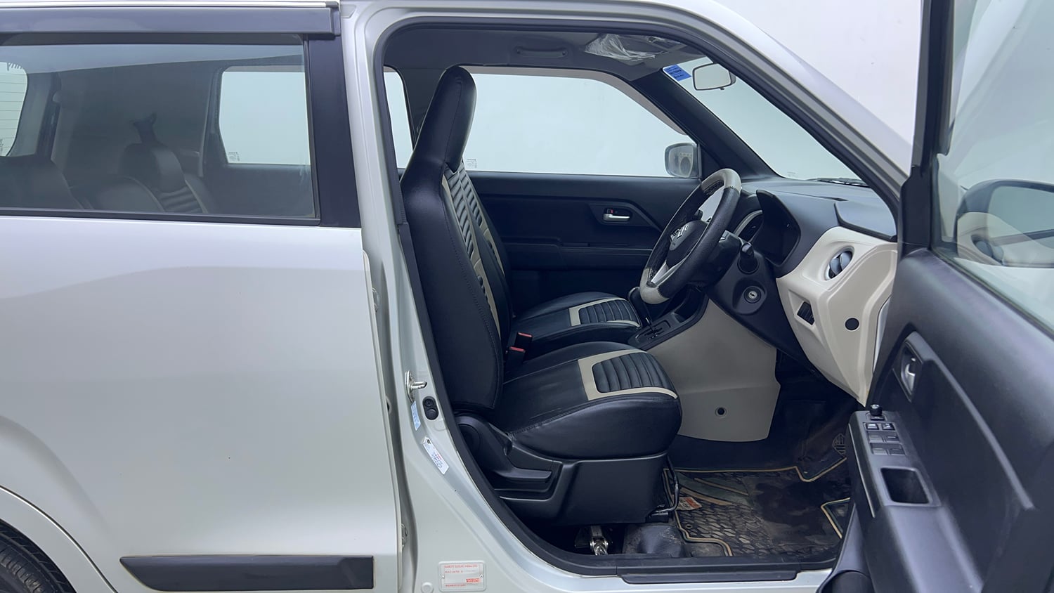 Used 2020 Maruti Suzuki Wagon R ZXi 1.2 AMT Petrol Automatic interior RIGHT SIDE FRONT DOOR CABIN VIEW