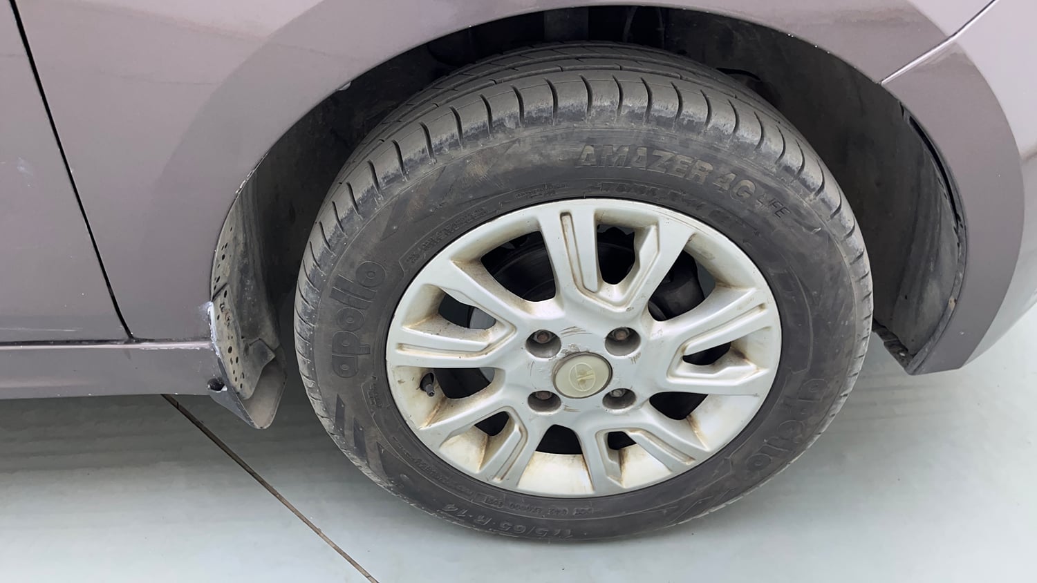 Used 2016 Tata Tiago Revotron XZ Petrol Manual tyres RIGHT FRONT TYRE RIM VIEW