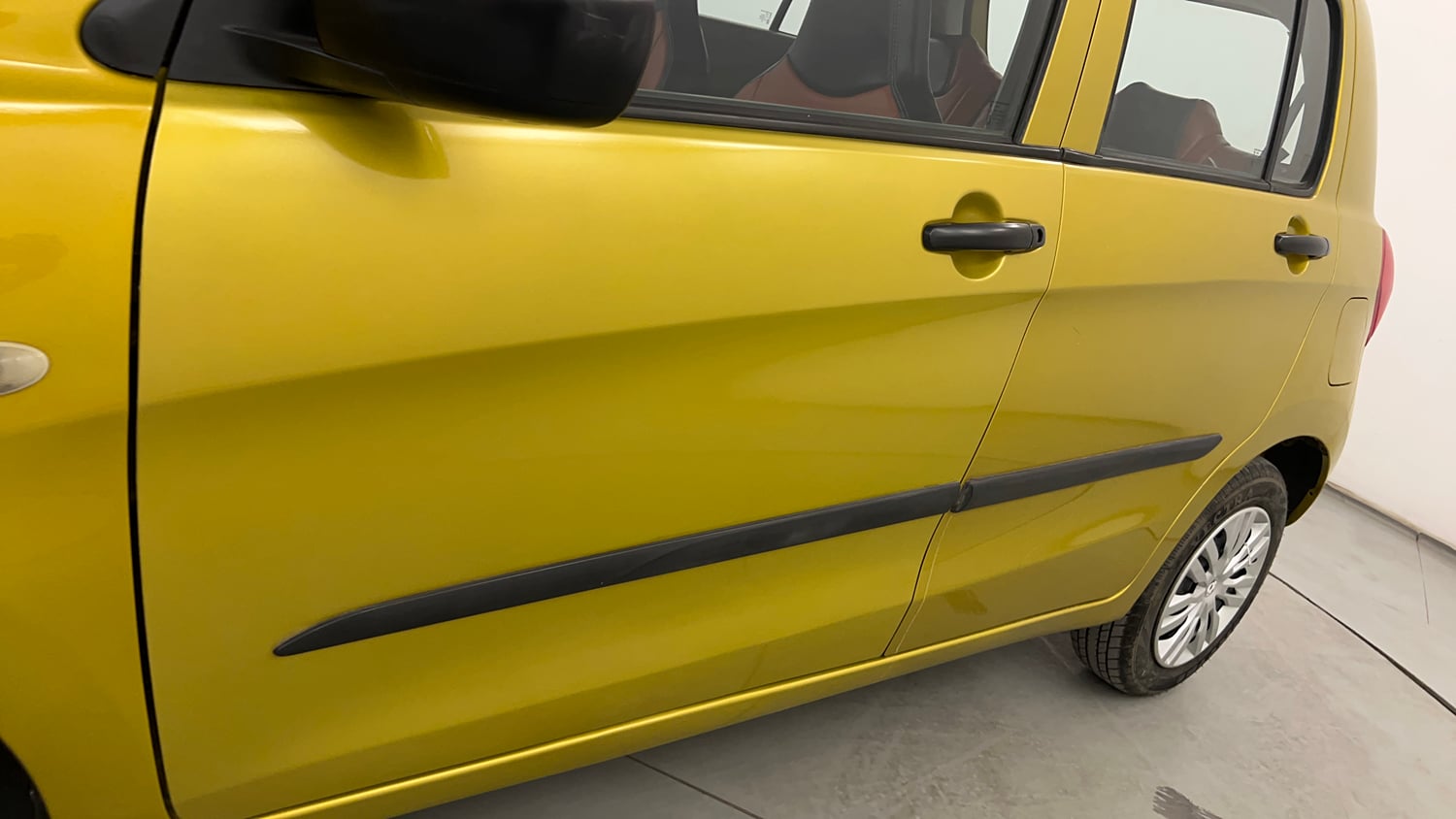 Used 2015 Maruti Suzuki Celerio VXi AMT Petrol Automatic dents MINOR SCRATCH