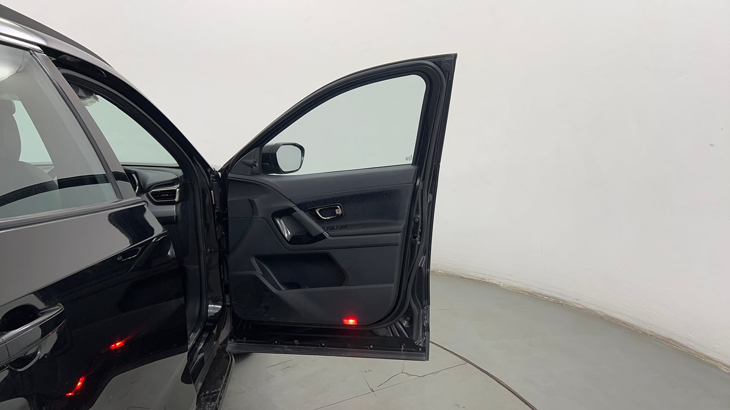 Used 2022 Tata Safari XZA Plus 6 S Dark Edition Diesel Automatic interior RIGHT FRONT DOOR OPEN VIEW