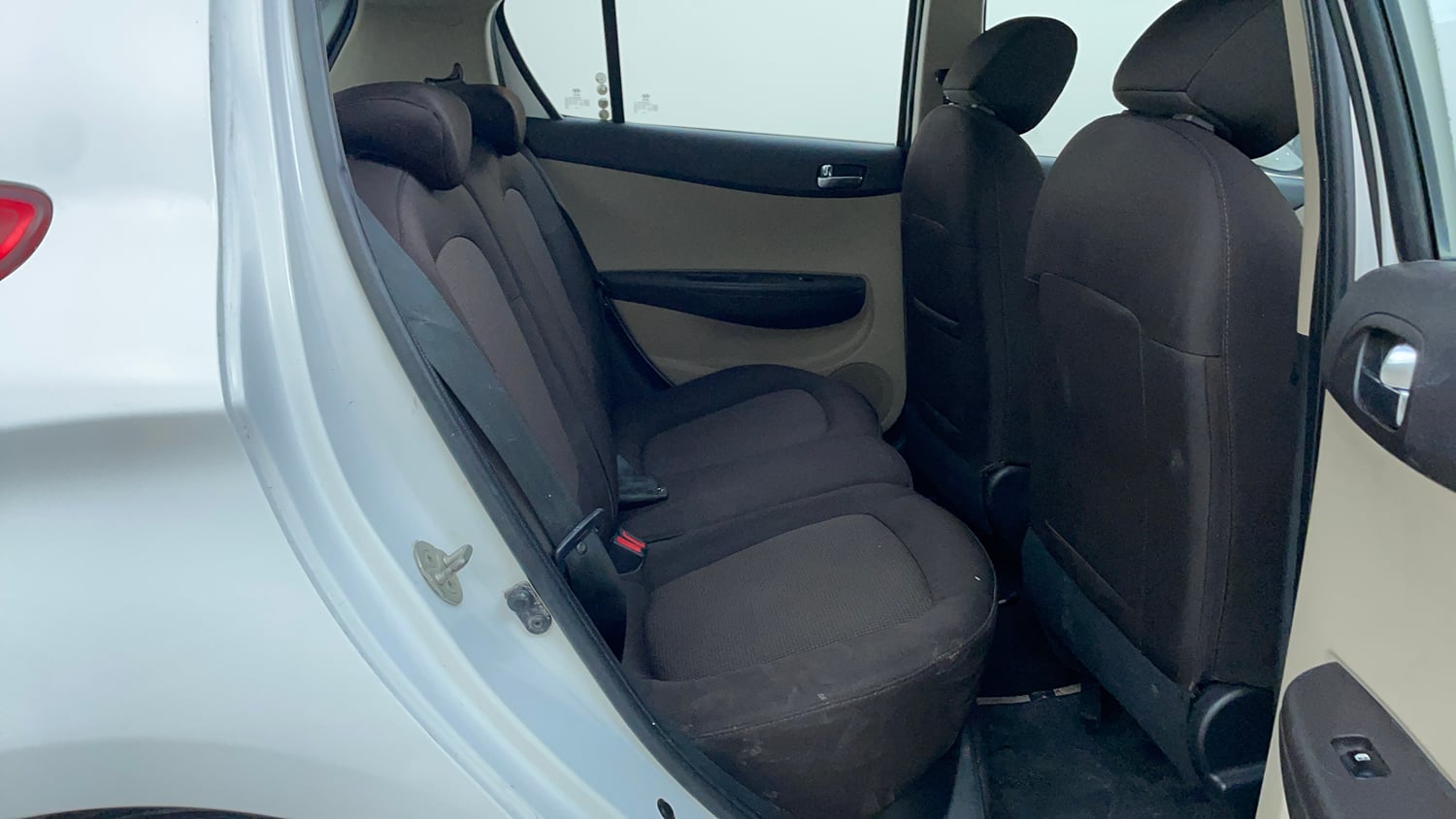Used 2013 Hyundai i20 Sportz 1.2 Petrol Manual interior RIGHT SIDE REAR DOOR CABIN VIEW