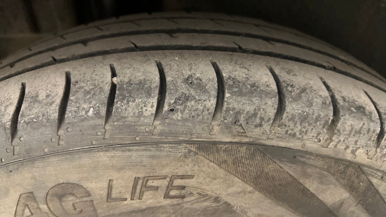 Used 2017 Maruti Suzuki Swift VXi Petrol Manual tyres RIGHT REAR TYRE TREAD VIEW