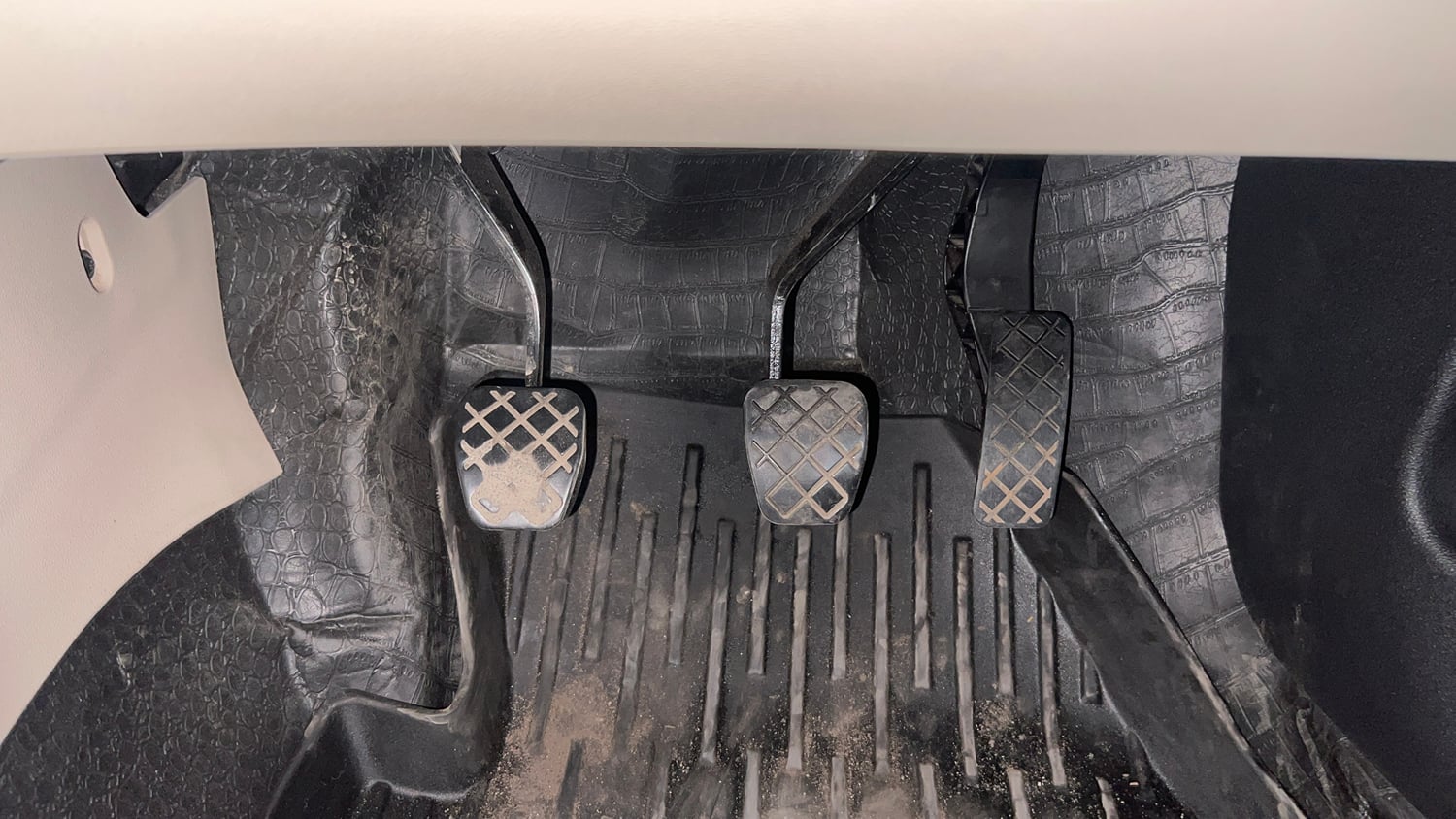 Used 2023 Volkswagen Virtus Highline 1.0 TSI MT Petrol Manual interior PEDALS VIEW