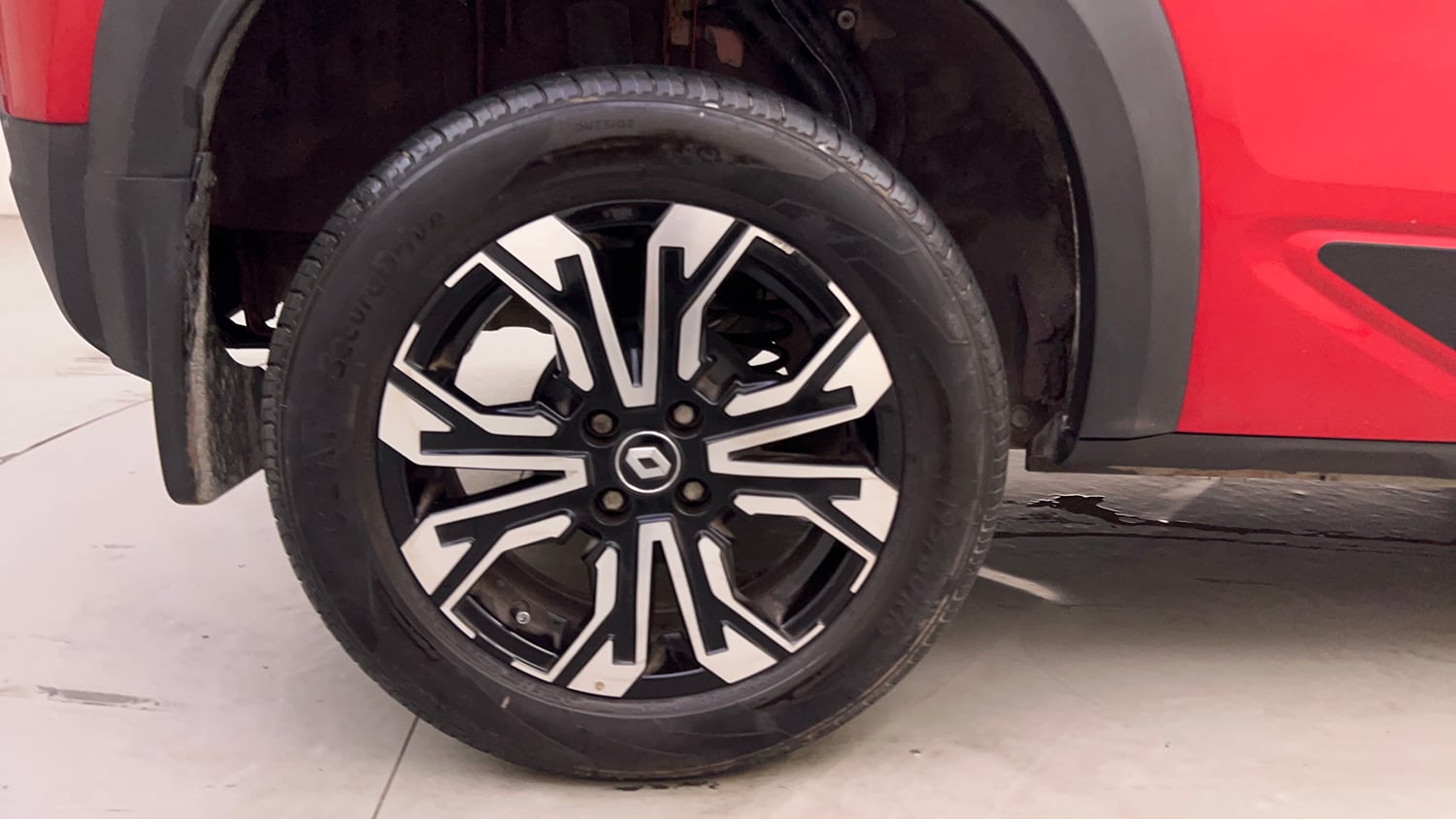 Used 2023 Renault Kiger RXZ AMT Dual Tone Petrol Automatic tyres RIGHT REAR TYRE RIM VIEW