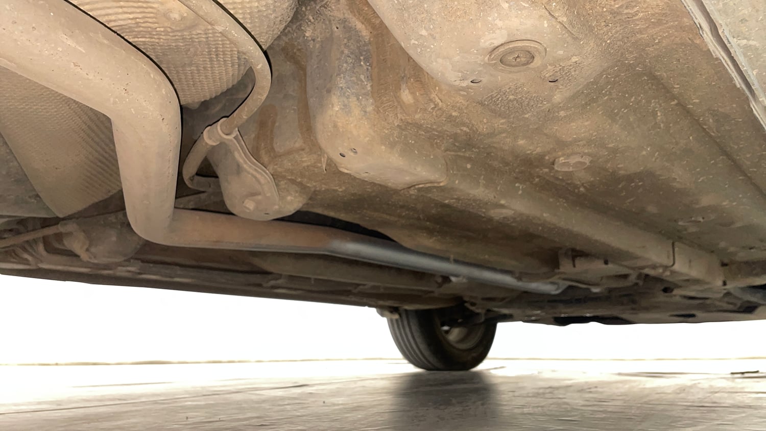 Used 2020 Hyundai Venue SX 1.5 CRDi Diesel Manual extra REAR RIGHT UNDERBODY VIEW