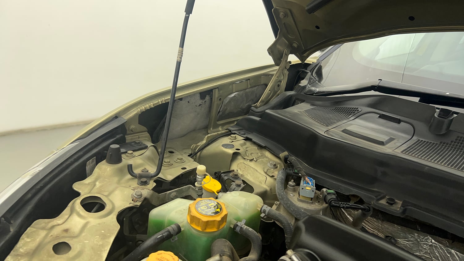 Used 2022 Tata Harrier Kaziranga XZA Plus Diesel Automatic engine ENGINE RIGHT SIDE HINGE & APRON VIEW