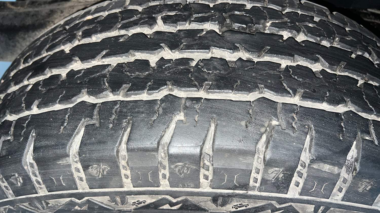 Used 2024 Mahindra Thar LX Hard Top Petrol AT RWD Petrol Automatic tyres RIGHT REAR TYRE TREAD VIEW