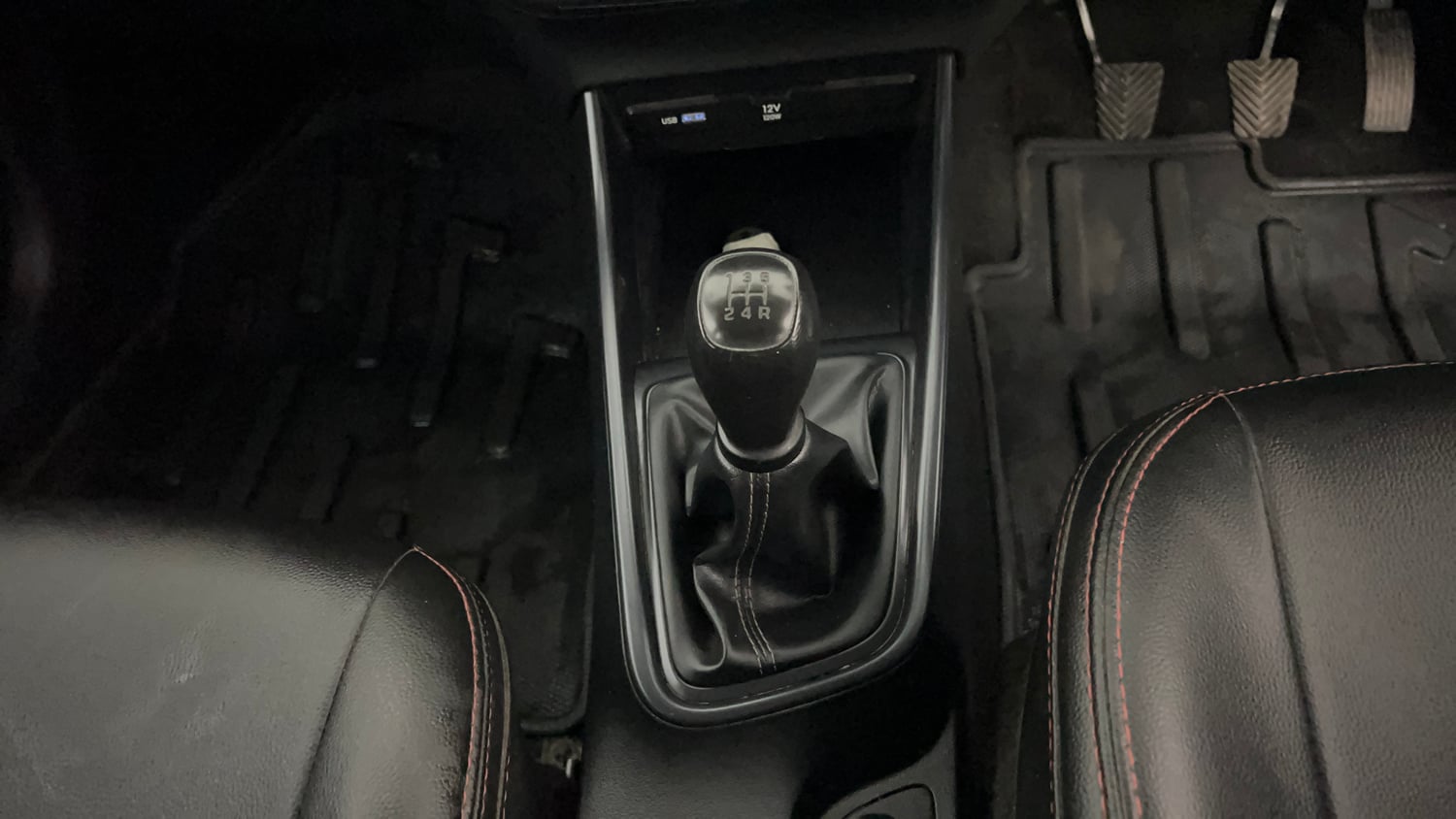 Used 2023 Hyundai i20 Sportz 1.2 MT Petrol Manual interior GEAR  KNOB VIEW