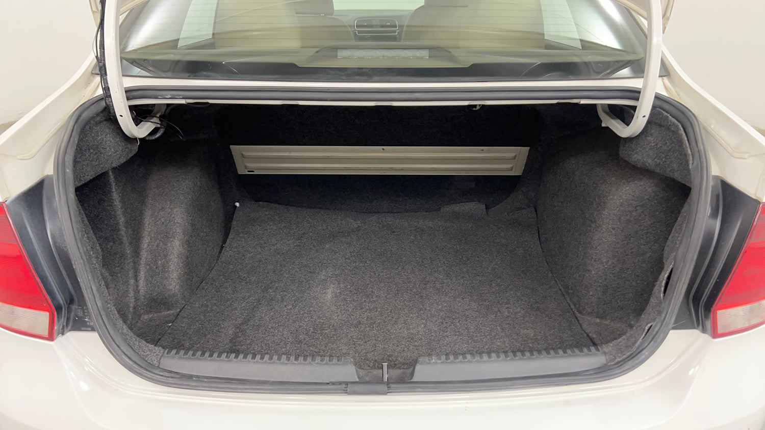 Used 2013 Volkswagen Vento Highline Petrol Petrol Manual interior DICKY INSIDE VIEW